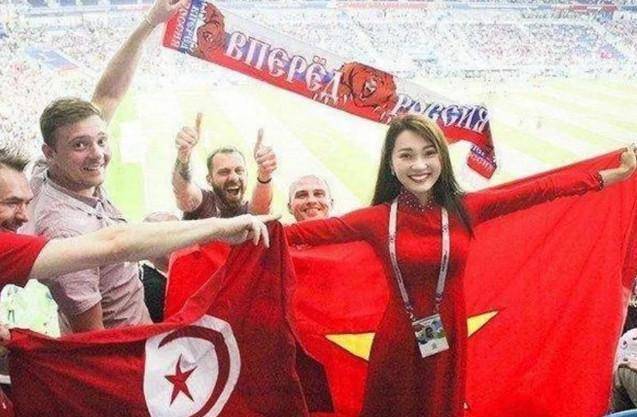 世界杯皇冠足球平台_世界杯最美女球迷瑞典苏珊娜vs哥伦比亚超模世界杯皇冠足球平台，越南小姐姐抢镜