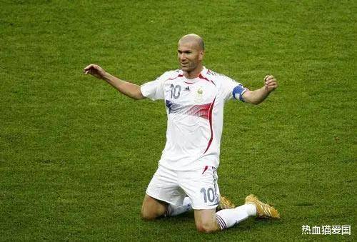 世界杯皇冠足球平台_为什么齐达内世界杯皇冠足球平台,罗纳尔多不能称为球王?球王的标准是什么?