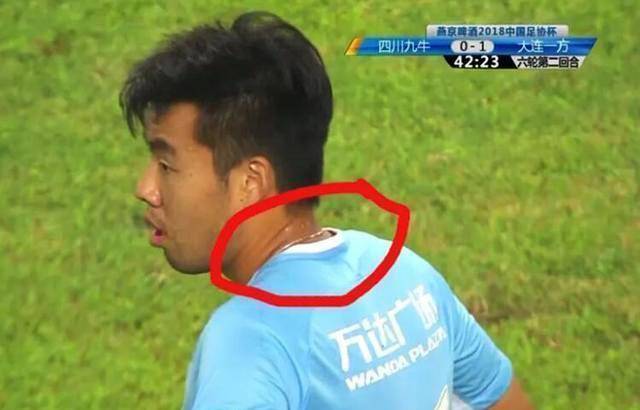 足球比赛外围买球网站_大连一方1人惊艳1人业余!“项链哥”升级2.0版足球比赛外围买球网站,自己堵死国足路