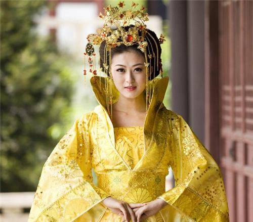 怎么弄皇冠信用_世界五大凤冠:西方3顶太寒酸怎么弄皇冠信用,中国2顶太奢华,慈禧的贵气十足