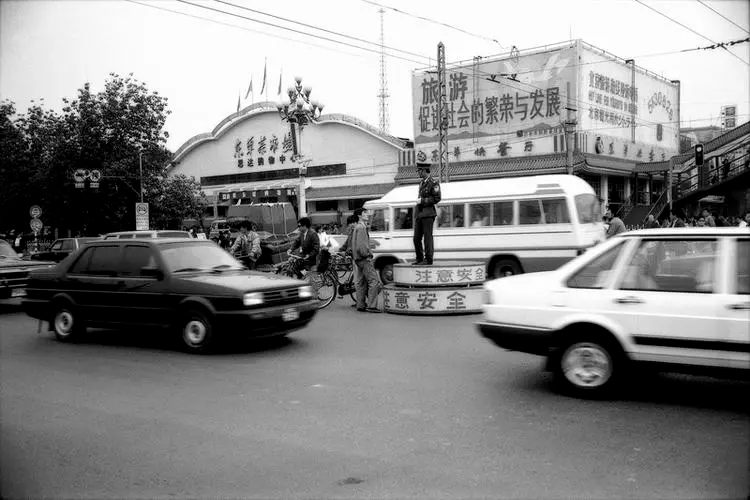 皇冠信用盘出租_1991年:国际倒爷皇冠信用盘出租,点子大王,下岗初潮,华东水灾和出租车市场化