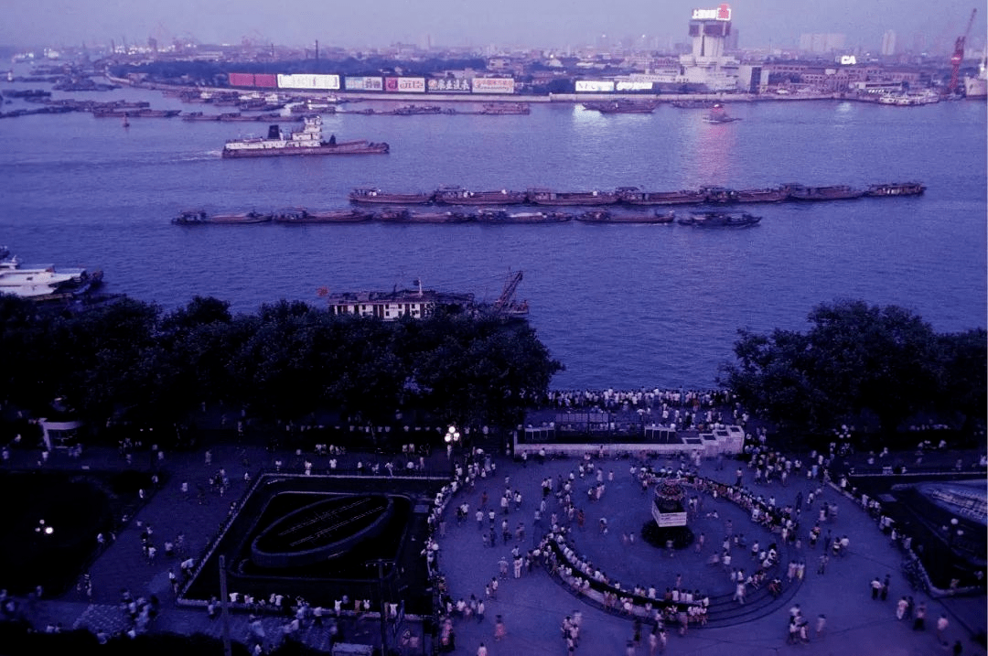 皇冠信用盘出租_1991年:国际倒爷皇冠信用盘出租,点子大王,下岗初潮,华东水灾和出租车市场化