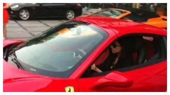 皇冠足球平台申请_某明星美籍身份遭作家痛批皇冠足球平台申请,身价超20亿,不弃美籍疑因高额弃籍税