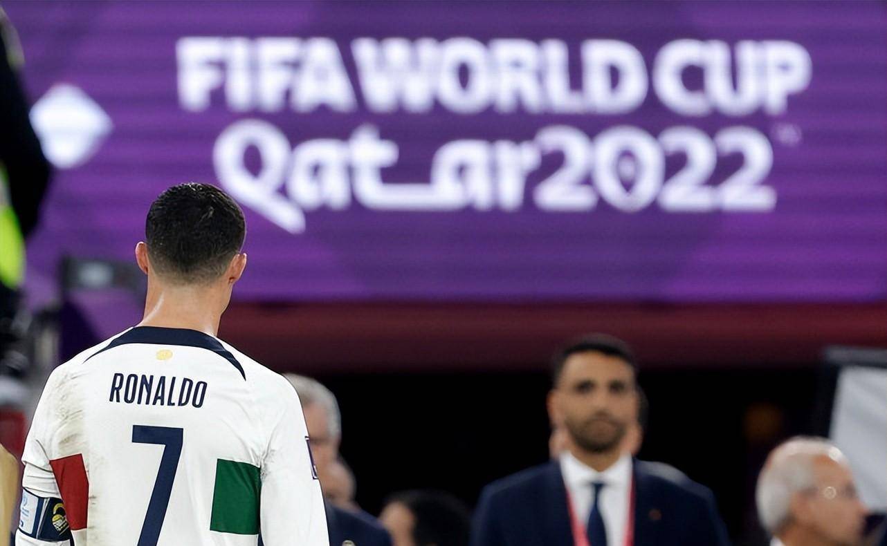 世界杯皇冠足球平台_1300万人点赞!贝利领群星致敬C罗:詹皇赞其传奇世界杯皇冠足球平台,姆巴佩:GOAT