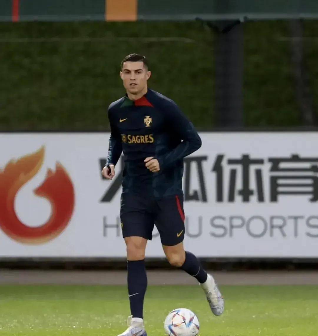 世界杯皇冠足球平台_FIBA恶搞梅罗合照遭足球粉讨伐世界杯皇冠足球平台,梅罗=乔詹命题单纯蹭热度惹争议