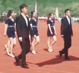 皇冠信用盘怎么弄_搞笑gif:如果不想起床上班皇冠信用盘怎么弄,可以开着床去啊