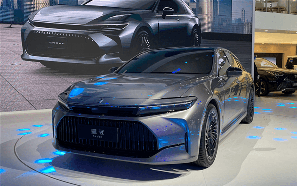 皇冠信用盘可以占几成_自信比肩BBA 进口丰田皇冠国内售价公布:36.90万起