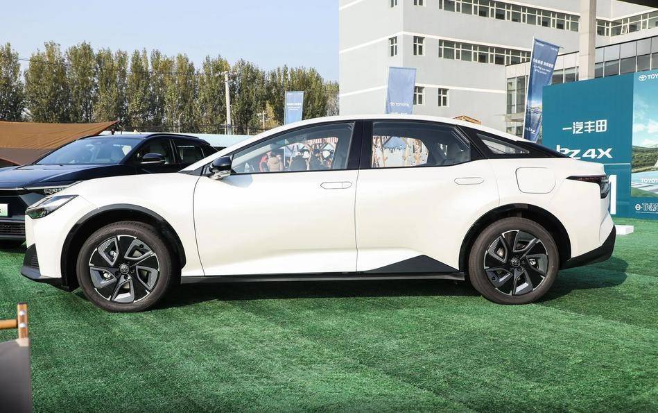 皇冠信用盘登3出租_给比亚迪让座?姗姗来迟的丰田bZ3皇冠信用盘登3出租,赢了面子输了里子