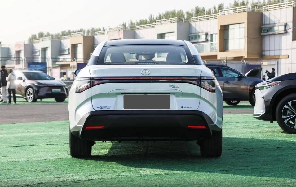 皇冠信用盘登3出租_给比亚迪让座?姗姗来迟的丰田bZ3皇冠信用盘登3出租,赢了面子输了里子