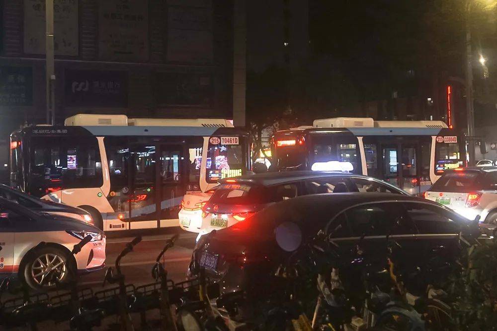 皇冠信用盘登123出租_为何公交公司经营困难频上热搜①|夹缝中的公用事业