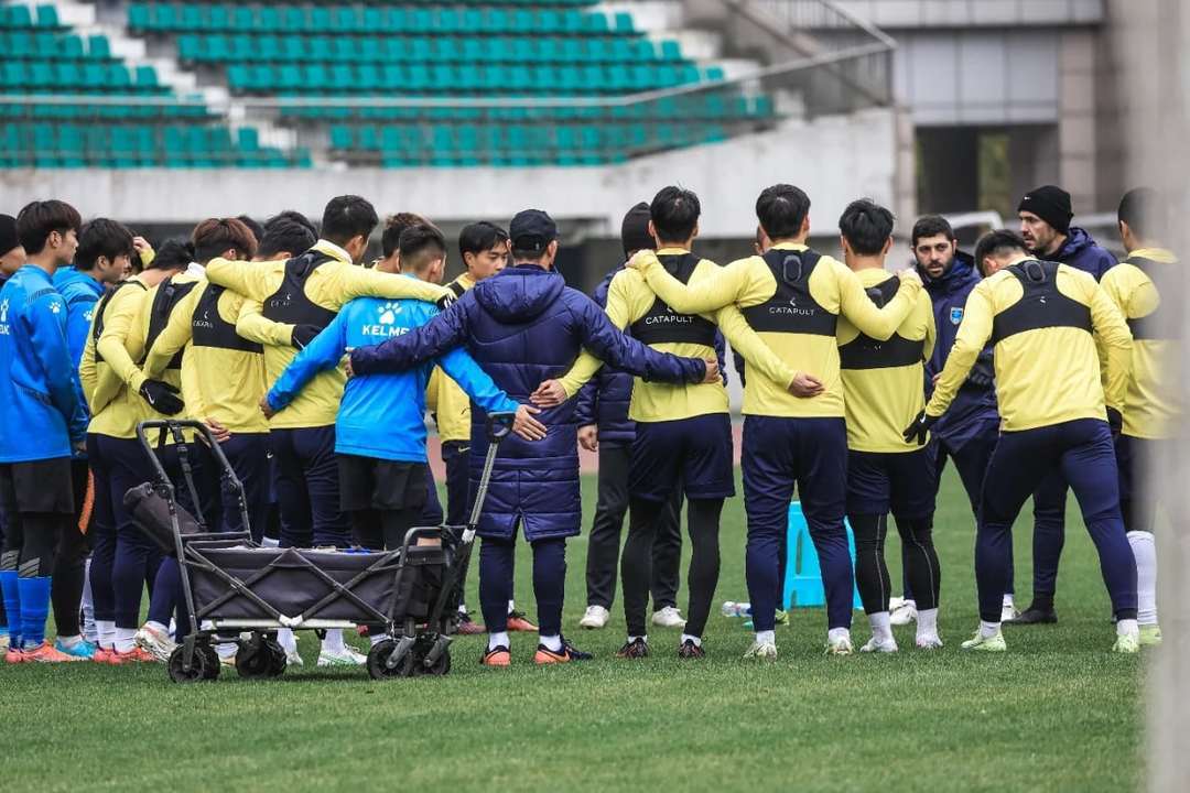 皇冠信用网出租足球_南通支云葡籍主帅接受专访皇冠信用网出租足球,在葡萄牙每个人都在谈论足球:出租车司机、面包师、我的祖母