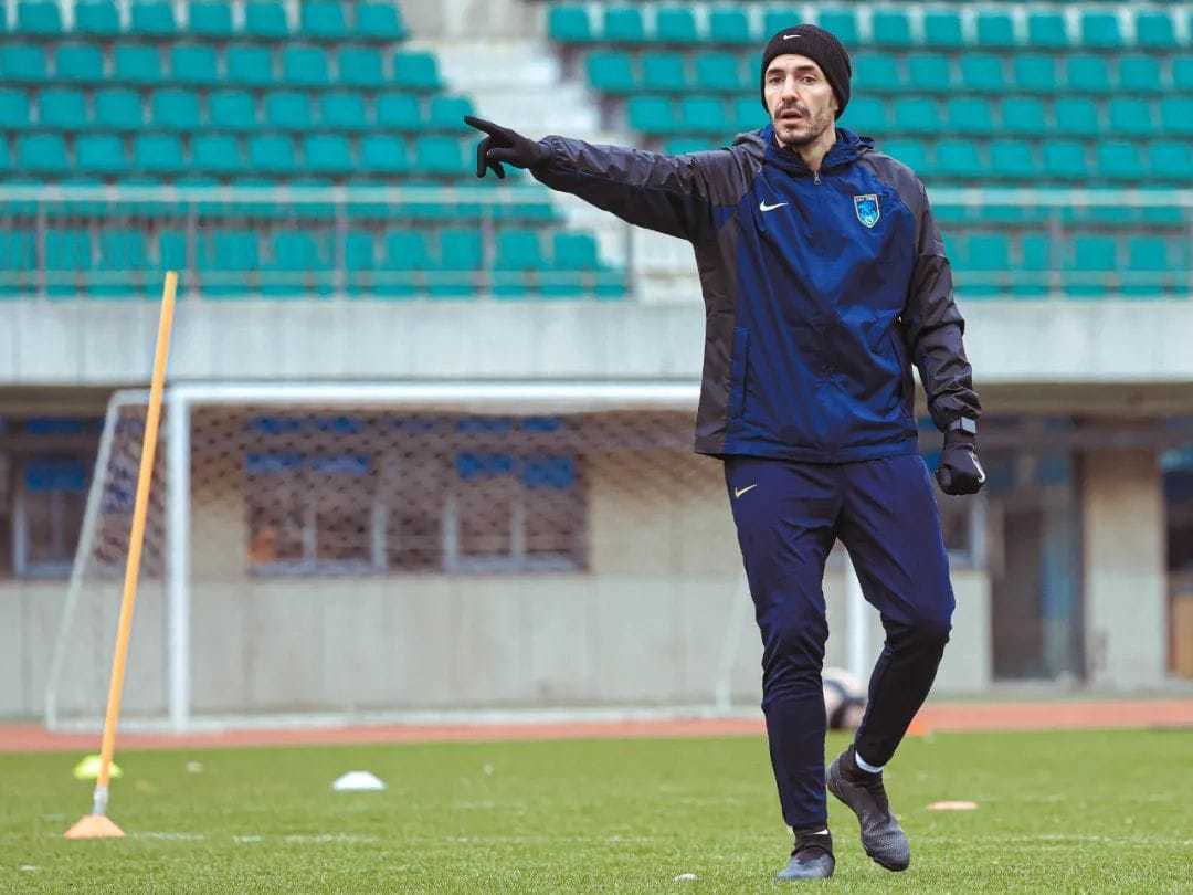 皇冠信用网出租足球_南通支云葡籍主帅接受专访皇冠信用网出租足球,在葡萄牙每个人都在谈论足球:出租车司机、面包师、我的祖母