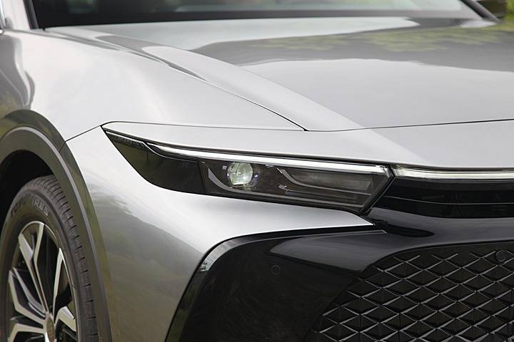 皇冠信用盘登2_雷克萨斯都忌妒的实力皇冠信用盘登2?试驾丰田全新一代皇冠