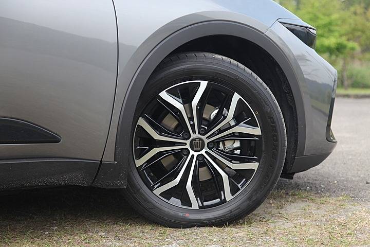 皇冠信用盘登2_雷克萨斯都忌妒的实力皇冠信用盘登2?试驾丰田全新一代皇冠