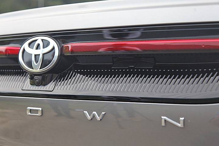 皇冠信用盘登2_雷克萨斯都忌妒的实力皇冠信用盘登2?试驾丰田全新一代皇冠