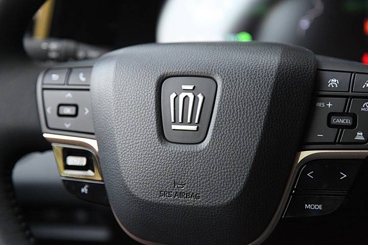 皇冠信用盘登2_雷克萨斯都忌妒的实力皇冠信用盘登2?试驾丰田全新一代皇冠