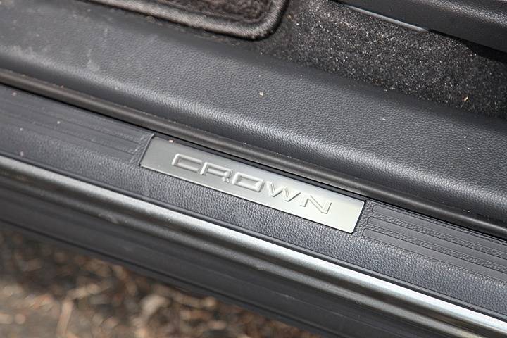 皇冠信用盘登2_雷克萨斯都忌妒的实力皇冠信用盘登2?试驾丰田全新一代皇冠