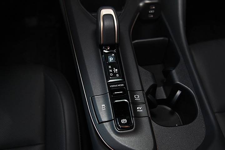 皇冠信用盘登2_雷克萨斯都忌妒的实力皇冠信用盘登2?试驾丰田全新一代皇冠