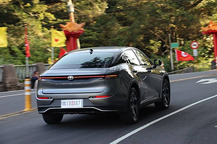 皇冠信用盘登2_雷克萨斯都忌妒的实力皇冠信用盘登2?试驾丰田全新一代皇冠