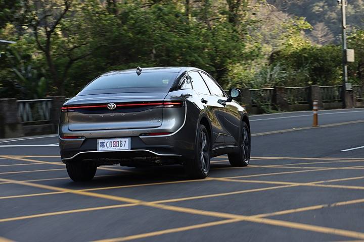 皇冠信用盘登2_雷克萨斯都忌妒的实力皇冠信用盘登2?试驾丰田全新一代皇冠