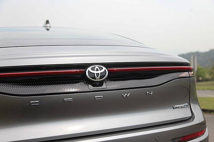 皇冠信用盘登2_雷克萨斯都忌妒的实力皇冠信用盘登2?试驾丰田全新一代皇冠