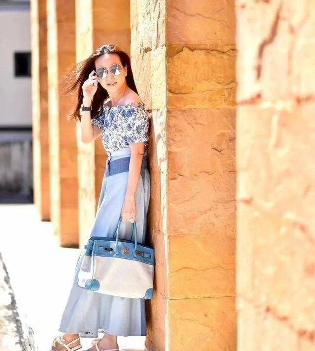 皇冠足球平台代理_苏缇达用千元包皇冠足球平台代理,华裔美人背35万爱马仕,王后对比对手显寒酸!