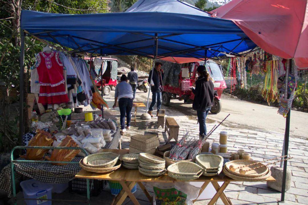 皇冠登3新2管理_太险了!怒江的村庄皇冠登3新2管理,挂在高黎贡山和碧罗雪山上,薄得就像纸片片