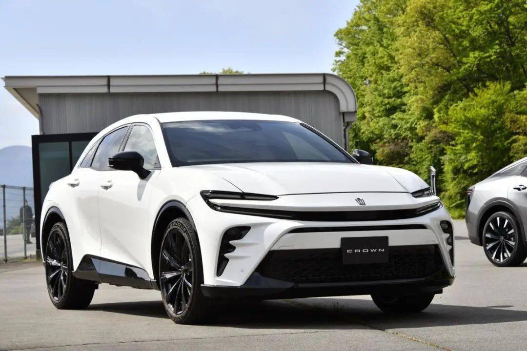 皇冠信用盘平台代理_造型媲美法拉利皇冠信用盘平台代理,2.5L自吸配电机!