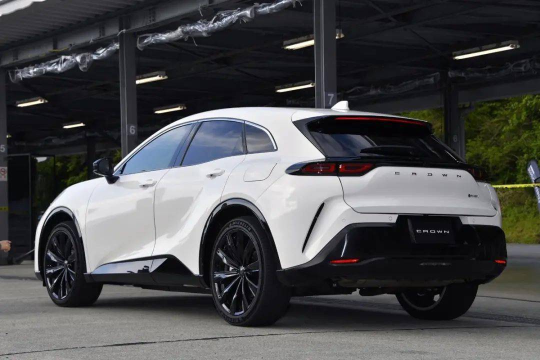 皇冠信用盘平台代理_造型媲美法拉利皇冠信用盘平台代理,2.5L自吸配电机!