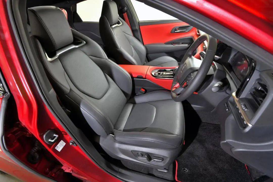 皇冠信用盘平台代理_造型媲美法拉利皇冠信用盘平台代理,2.5L自吸配电机!