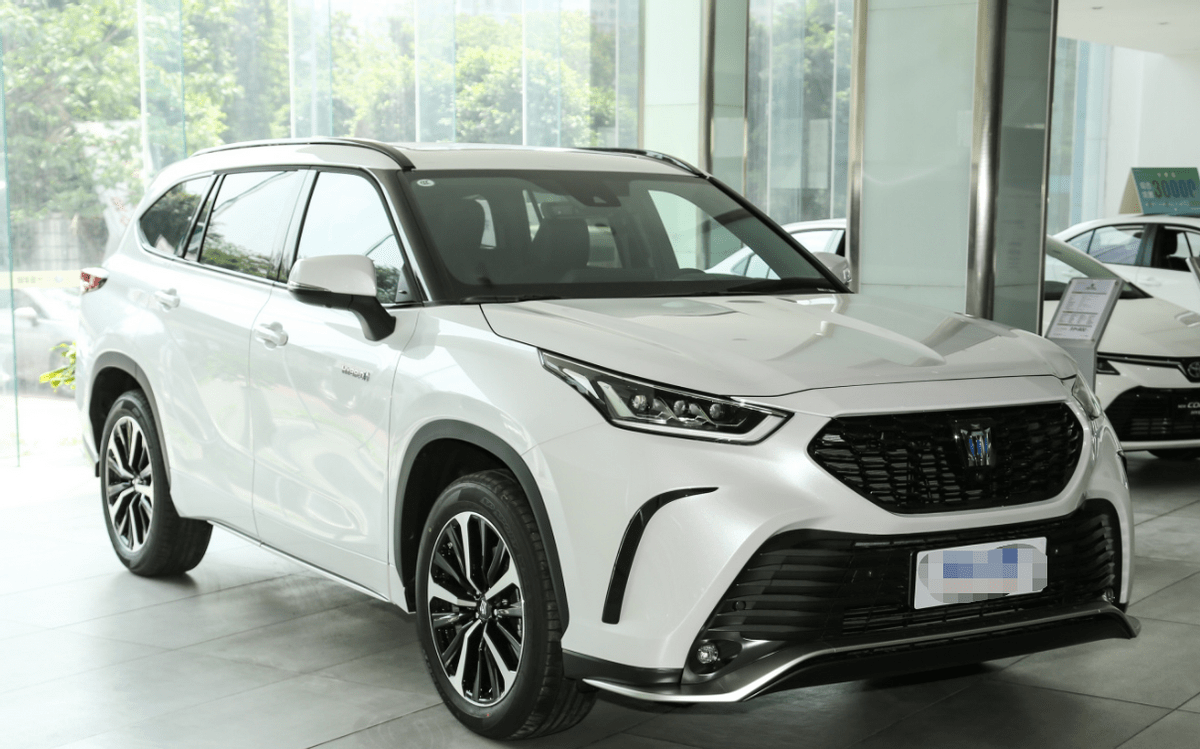 皇冠信用盘平台出租_尽显不凡动力皇冠信用盘平台出租,一汽丰田皇冠陆放时尚与创意经典之作