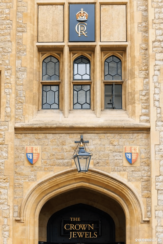 皇冠信用盘如何注册_查尔斯国王和卡米拉王后加冕王冠展:近距离观赏体验