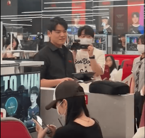 皇冠信用网会员账号_BLG全员续费百年大会员皇冠信用网会员账号,账号能当传家宝;Gumayusi回国入职网咖