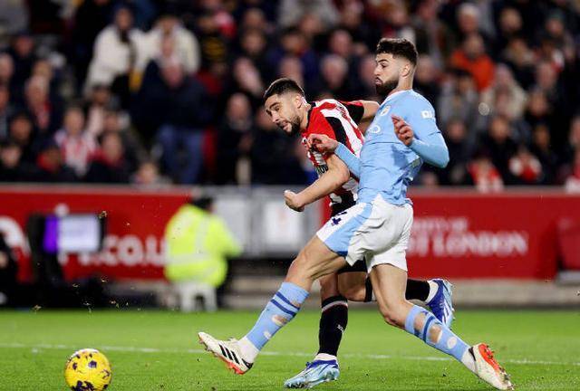 皇冠代理登1,2,3_少赛1场差2分!福登戴帽皇冠代理登1,2,3,曼城让1追3,英超争冠大戏正式开演