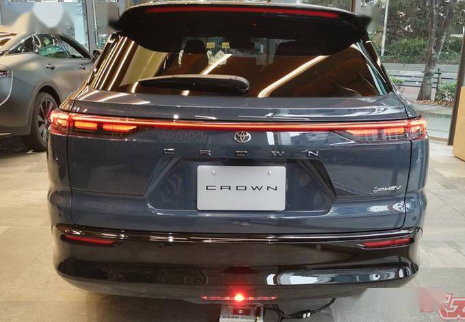 世界杯皇冠平台_丰田皇冠全新SUV到店实拍世界杯皇冠平台!国产与汉兰达同平台打造