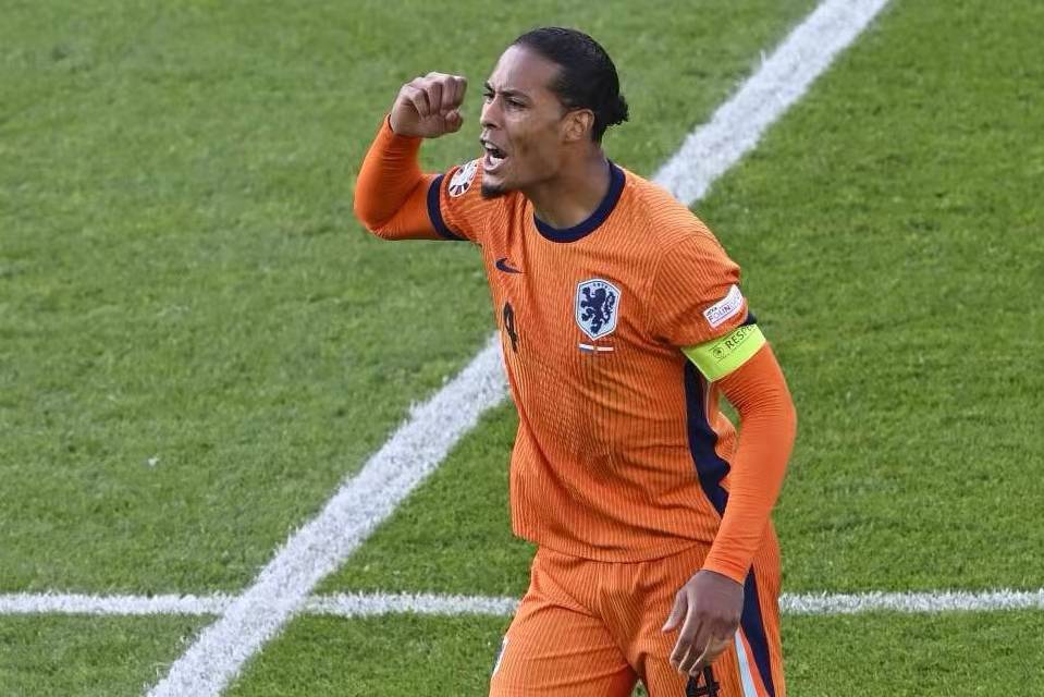 罗马尼亚vs荷兰_罗马尼亚VS荷兰前瞻:巴尔干玫瑰和橙色郁金香罗马尼亚vs荷兰,谁将绽放欧洲杯?