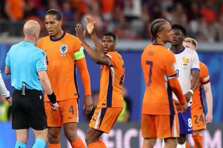 罗马尼亚vs荷兰_罗马尼亚VS荷兰前瞻:巴尔干玫瑰和橙色郁金香罗马尼亚vs荷兰,谁将绽放欧洲杯?