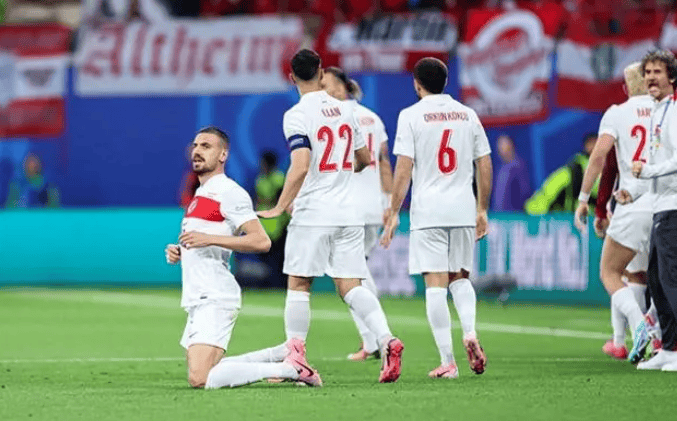 新2网址_2-1晋级八强!新卡卡闪耀新2网址,独造2球+射中门柱,皇马2000万捡到宝