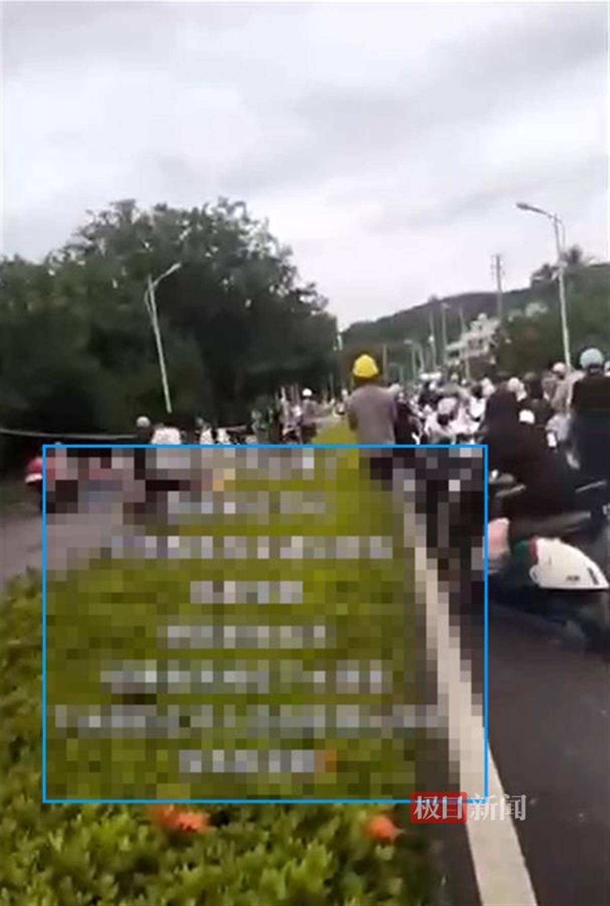 皇冠足球平台代理申请_三亚11岁男孩掉进下水道死亡皇冠足球平台代理申请,在事发地十多公里外被找到,孩子姐姐:下暴雨有人把井盖打开排积水