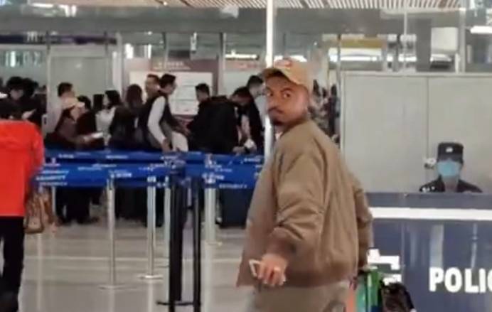 皇冠信用网会员注册网址_博主:今天上午李可离开北京皇冠信用网会员注册网址,雷腾龙来到机场话别好友