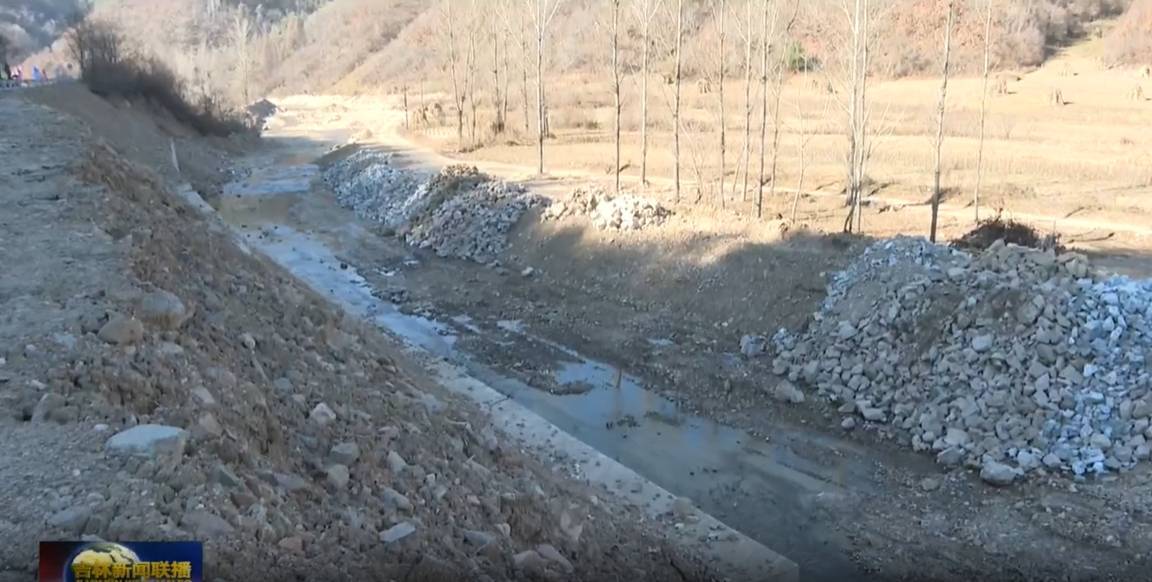 皇冠信用网代理注册_调研途中皇冠信用网代理注册,吉林省委书记多次随机停车察看水毁工程施工情况