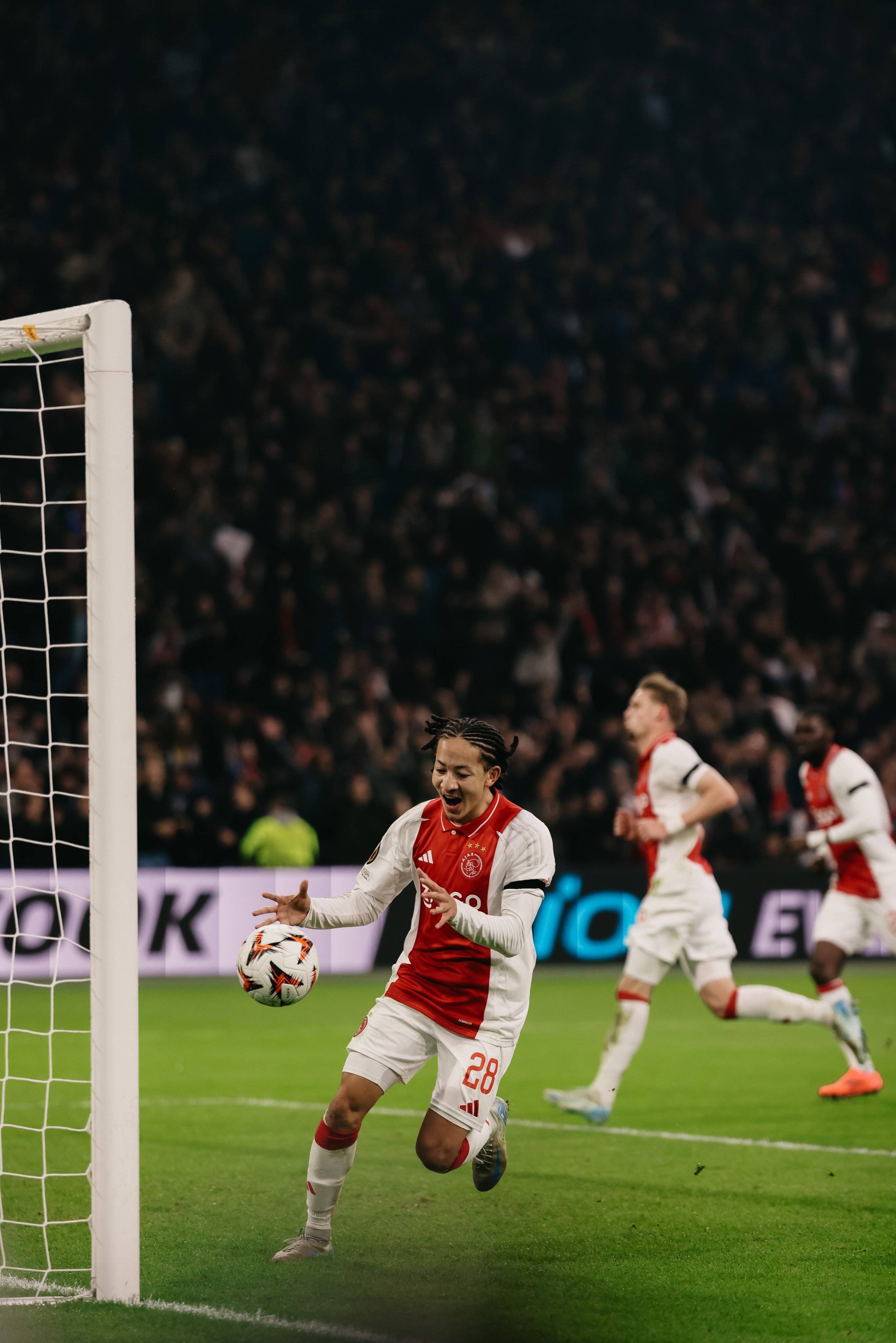 皇冠平台_再这么踢国足高攀不起!21岁天乐停球射门一气呵成皇冠平台,欧联3场2球