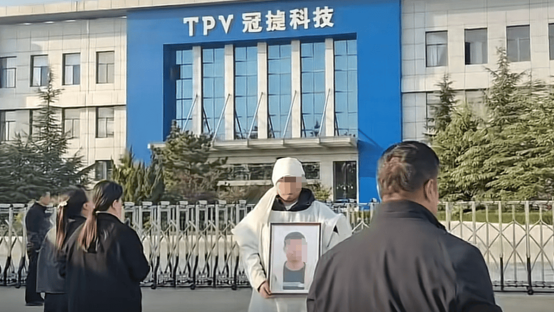 皇冠足球平台在哪里注册_男子8天加班41小时皇冠足球平台在哪里注册,工作中猝死?公司回应!