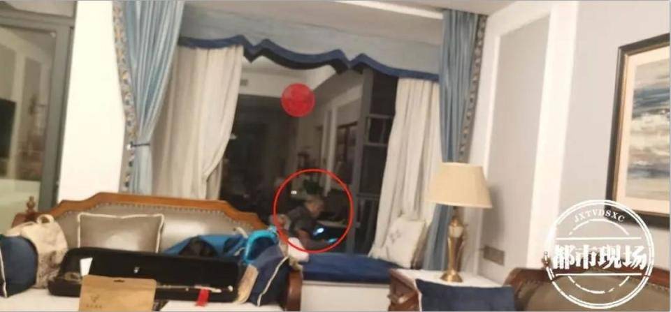 皇冠信用網怎么弄_“吓得手发抖!”江西女子在家泡脚皇冠信用網怎么弄,陌生男子突然出现在窗户外面