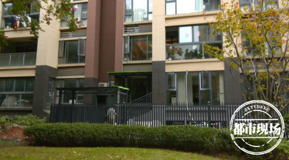 皇冠信用網怎么弄_“吓得手发抖!”江西女子在家泡脚皇冠信用網怎么弄,陌生男子突然出现在窗户外面