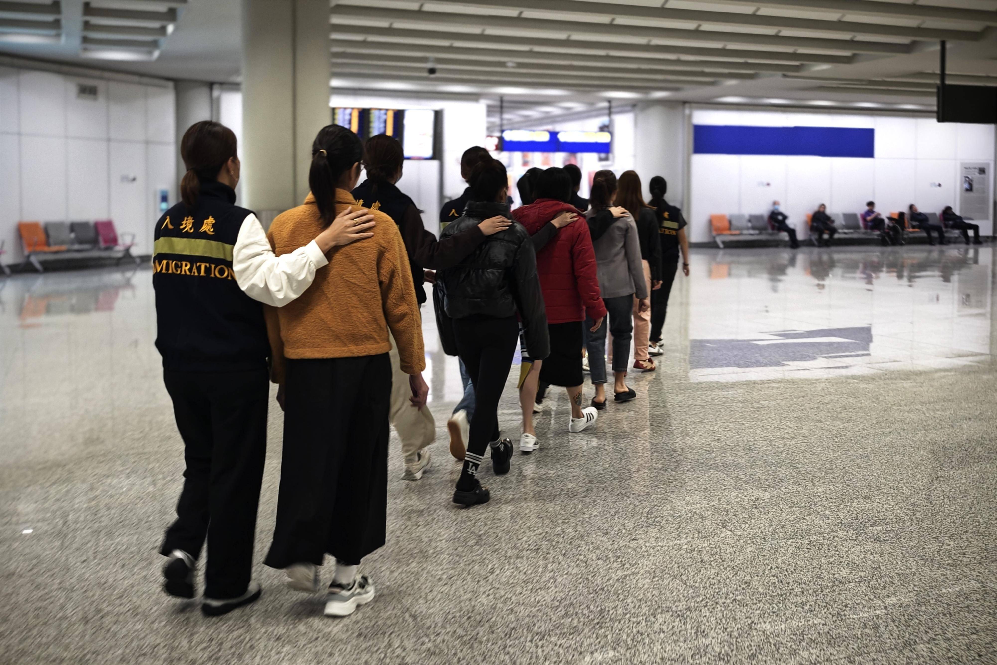 皇冠信用網怎么代理_美国飞机落地皇冠信用網怎么代理,大批“润人”被遣返回国,特朗普给中国出了一难题