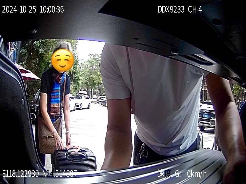 皇冠信用网需要押金吗_“不可思议!”行李箱遗落厦门出租车10天皇冠信用网需要押金吗,一条留言,5小时找回!