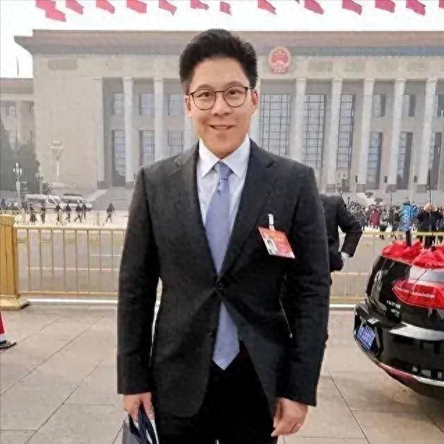 Vietnam Football Agent
_霍启刚:我敢不疼老婆吗?那可是拿3000亿继承权换的Vietnam Football Agent
!