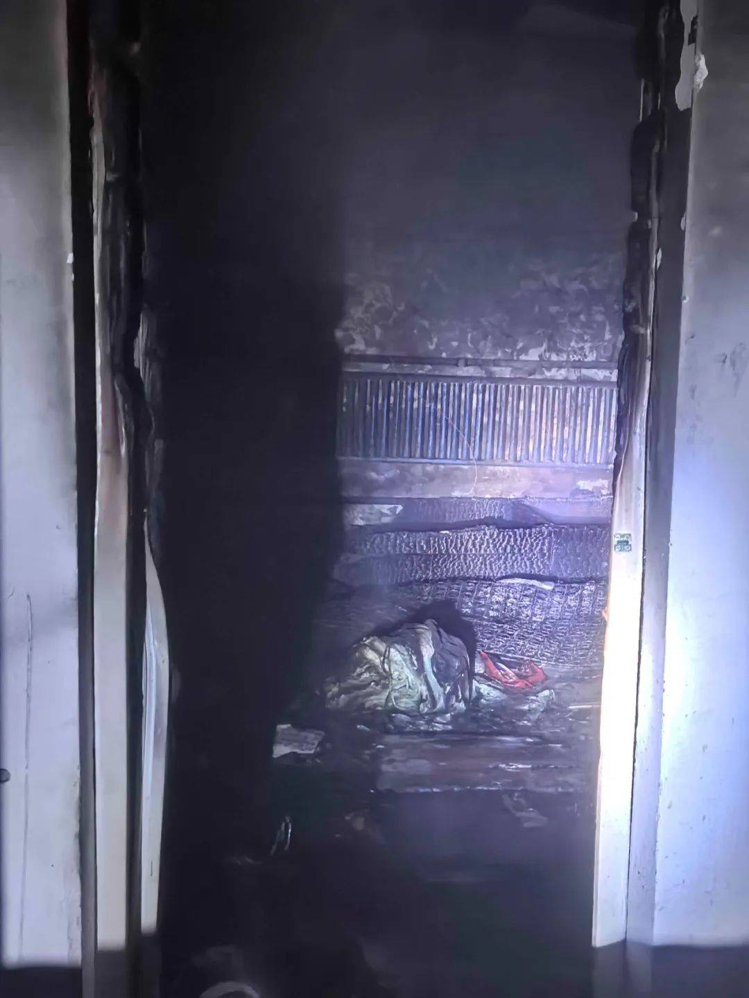 How to open an account for Crown Credit_真能整活儿How to open an account for Crown Credit！通州一大爷点煤气罐给鸡煺毛、还有人被窝扔烟头…万幸无伤亡