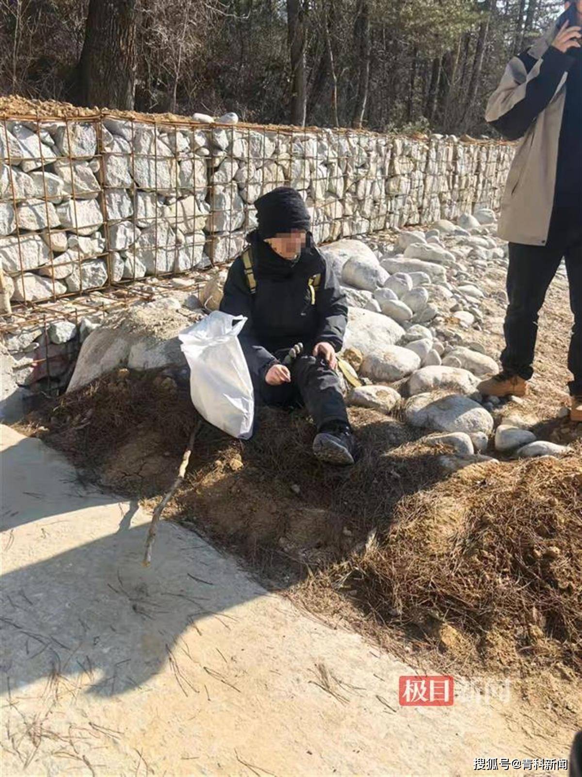 Crown Login 1, Login 2, Login 3 Agent_河南小伙登太白山失联9天后自己走了出来Crown Login 1, Login 2, Login 3 Agent，救助者：他在河滩石头上半趴着，说自己几天没喝水了